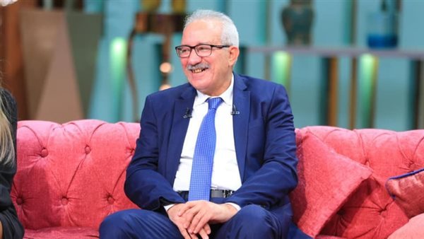 أحمد عبدالحليم يكشف تفاصيل مكافآت الزمالك بعد الفوز على الأهلي بـ1980 وحقيقة هدية سيارة فاروق جعفر