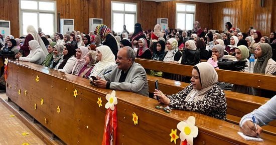 إعلام الفيوم يواصل جولاته داخل الجامعة لتعزيز الوعى الطلابى بالإنجازات القومية