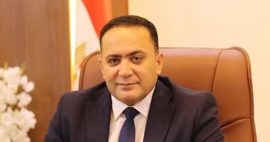 رئيس مدينة كفر صقر يتابع تسجيل مركبات التوكتوك على منصة «سمارت توك»
