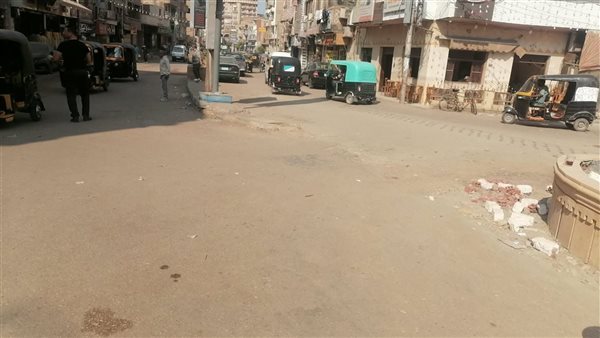 رئيس مدينة كفر شكر: أنهينا أزمة التكاتك بمدخل المدينة ونقلنا الموقف لأرض فضاء (صور)