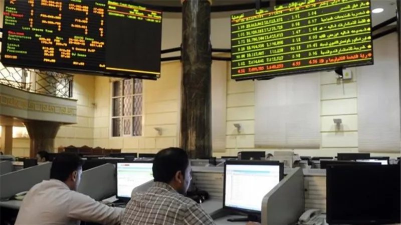 تباين أداء مؤشرات البورصة بمستهل تعاملات اليوم