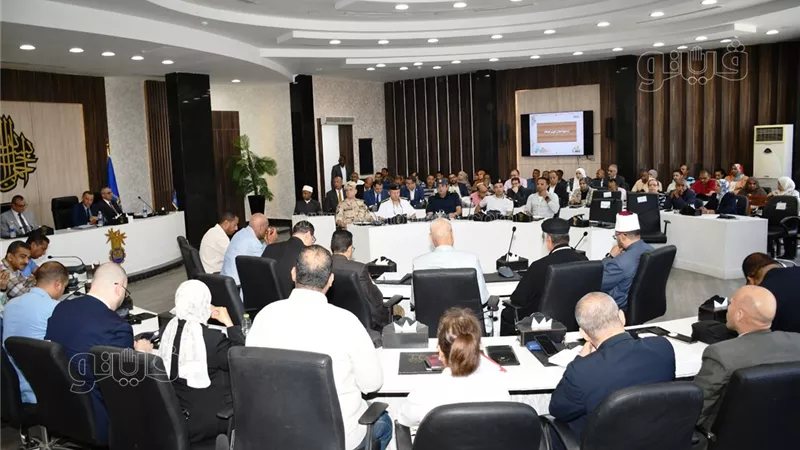 محافظ أسوان يوجه بتكثيف الرقابة على سيارات السيرفيس وإلغاء الترخيص للمخالفين