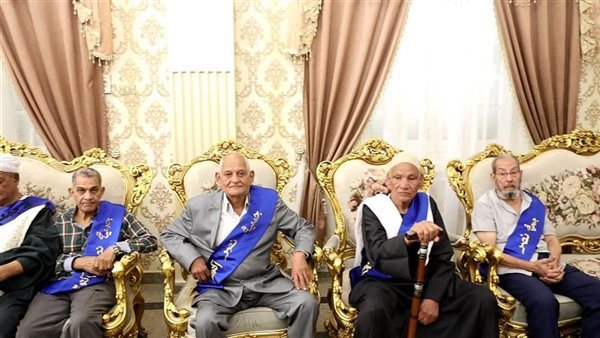 محافظ المنيا يلتقي المحاربين القدماء ويشهد قرعة عمرة لأحد أبطال أكتوبر