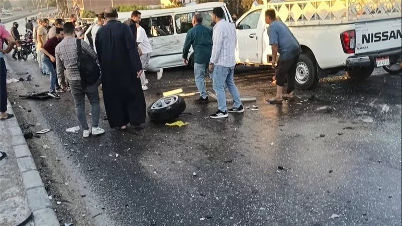إصابة 11 شخصا في حادثي طرق بالجيزة والمنوفية، وانقلاب سيارة نقل محملة بالرمان بالطريق الإقليمي