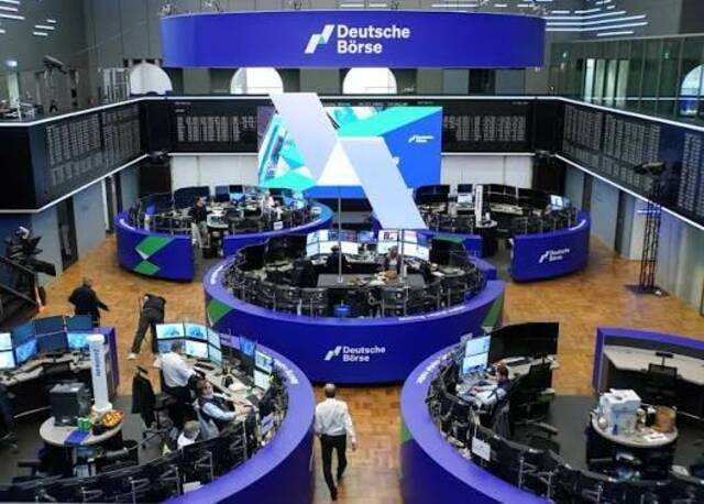الأسهم الأوروبية تتراجع لأدنى مستوياتها في 4 أشهر