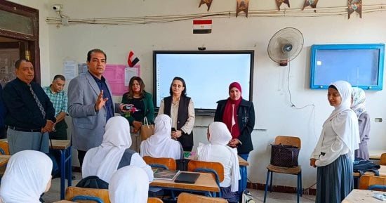 وكيل تعليم الفيوم يتابع انتظام الدراسة بمدرسة عين شمس الثانوية بنات