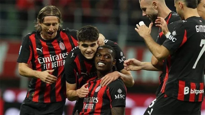 بورنموث يزيد أوجاع ميلان بثلاثية نظيفة في الدوري الأوروبي