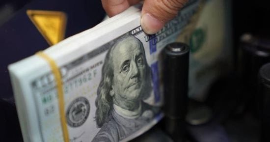 100 دولار تعمل كام بالجنيه؟.. اعرف سعر العملة الأمريكية في البنوك اليوم