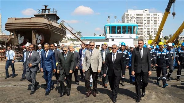 رئيس هيئة ميناء دمياط يشهد تدشين لنش الخدمة متعدد الأغراض «خدمة 1» بشركة التمساح