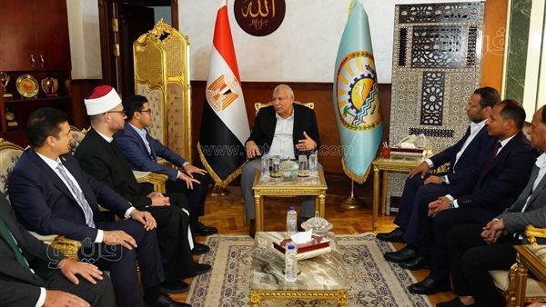 محافظ مطروح يستقبل وفد بيت الزكاة لتوزيع قافلة مساعدات للأولى بالرعاية وذوي الهمم