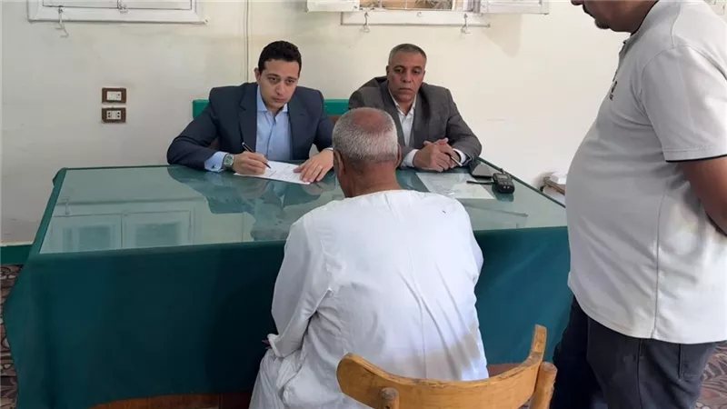 نائب محافظ الفيوم يبحث 23 شكوى في لقاء خدمة المواطنين بدمو