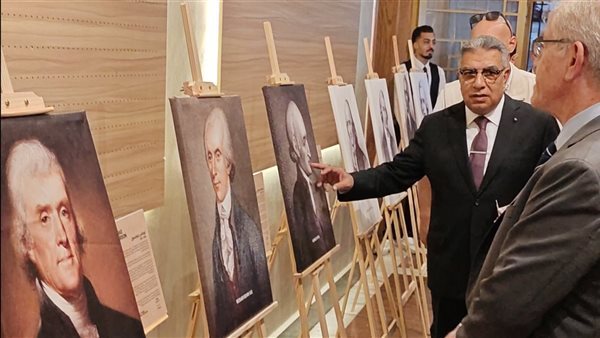 محافظ الدقهلية والسفير الأمريكي يتفقدان معرض "250 عاما من تاريخ الولايات المتحدة" بالمنصورة