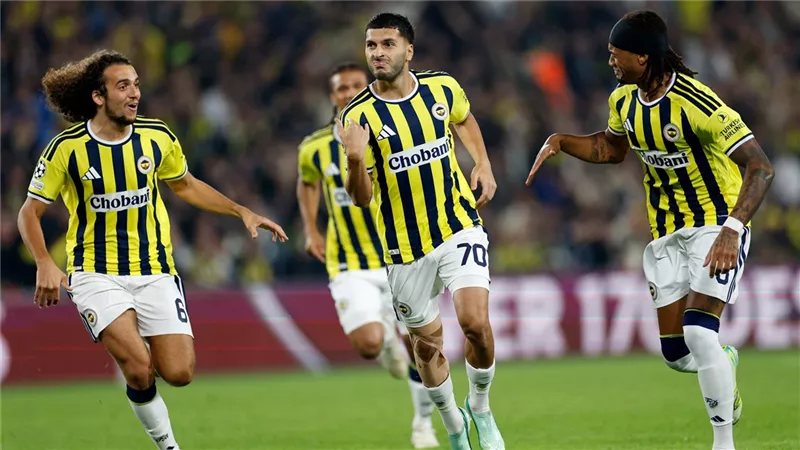 فنربخشة يتقدم على سلافيا براج 2-1 في شوط أول مثير بدوري الأبطال