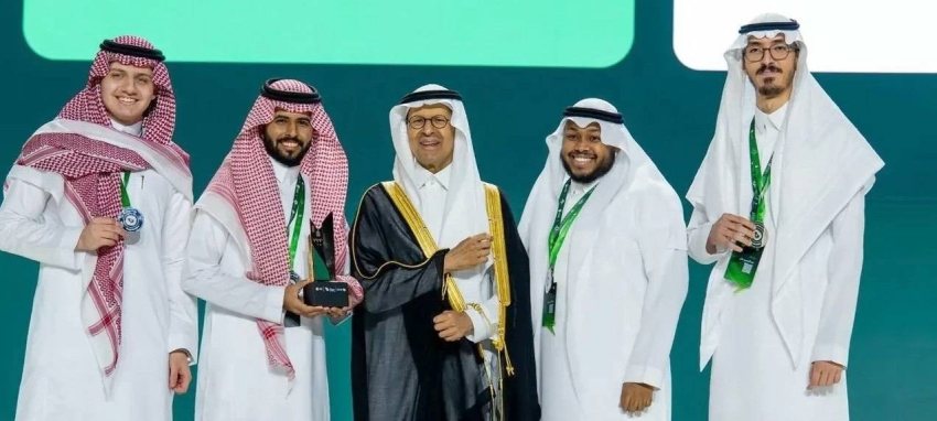 عبدالعزيز بن سلمان يكرم الفائزين في «هاكاثون الطاقة»