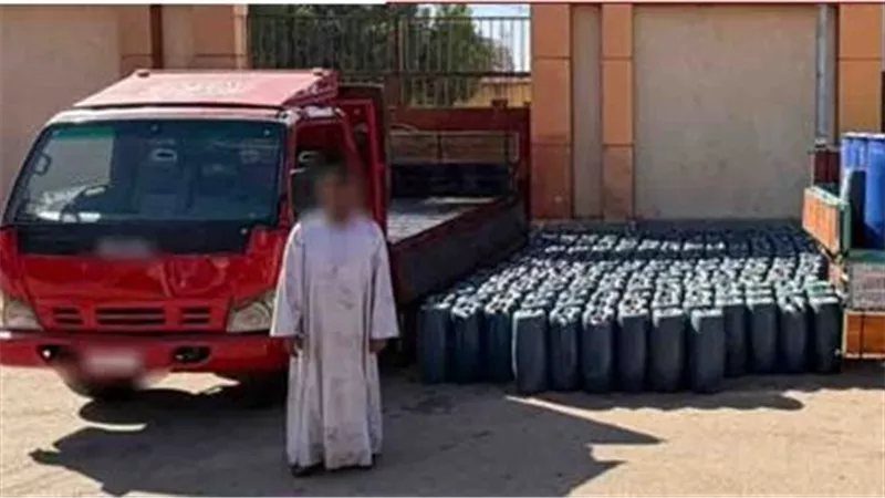 ضبط 7 أشخاص بحوزتهم 16 ألف لتر سولار قبل بيعها بالسوق السوداء في أسوان
