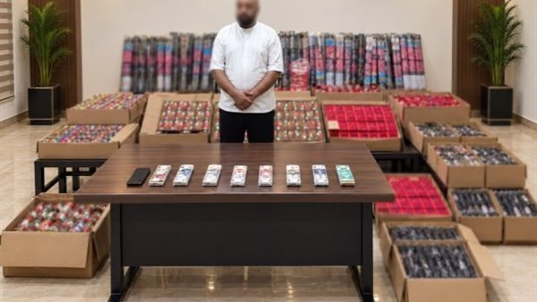 2000 قطعة وموبايلات تكشف نشاطهما عبر السوشيال ميديا، سقوط تاجري الألعاب النارية بالجيزة