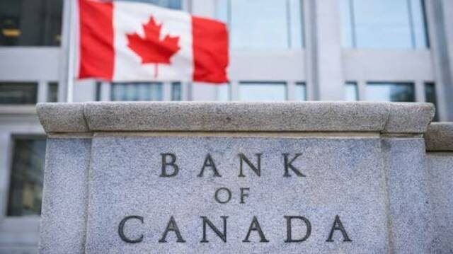بنك كندا يرفع سعر الفائدة الرئيسي ويشير لاحتمال زيادة أخرى