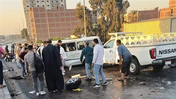 بالأسماء، تفاصيل حادث تصادم ميكروباص وربع نقل أعلى كوبري قها بالقليوبية
