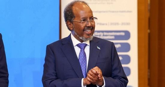 رئيس الصومال يبحث مع كتلة برلمانية الترتيبات للانتخابات المباشرة