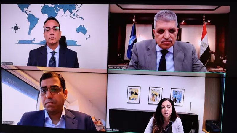 رئيس قناة السويس يبحث مع مجموعة ميرسك تسريع وتيرة عودة الخدمات الملاحية