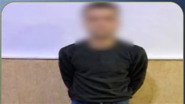 غفلة واحدة قادته للسقوط، ضبط لص سرق حقيبة أموال من سيارة بالإسكندرية