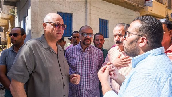 سكن مؤقت ودعم تعليمي واجتماعي، محافظ الإسكندرية يتفقد عقاري لامبروزو والمازني ويطمئن الأسر المتضررة