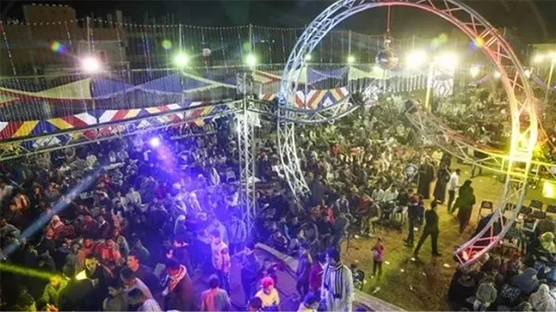 أزمة الأجور تشعل الخلاف بين المطربين ومتعهدي الحفلات، ما القصة؟