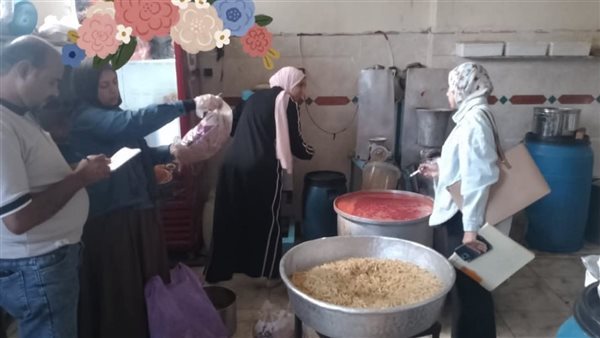حملات مكبرة على أسواق كفر البطيخ بدمياط، وضبط 24 كيلو منتجات غير صالحة للاستهلاك