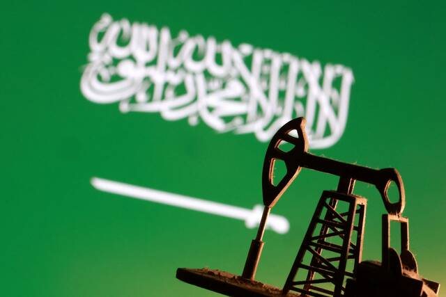 السعودية ترفع ضخ النفط عبر خط "شرق-غرب" إلى 6 ملايين برميل يوميًا