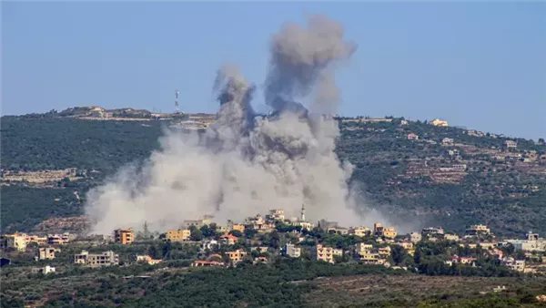 جيش الاحتلال يشن قصفا مدفعيا وغارات جوية على جنوب لبنان