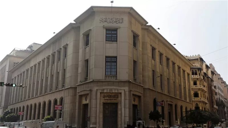خبير اقتصادي: رفع الفائدة 1% قرار استباقي لاحتواء التضخم المتوقع
