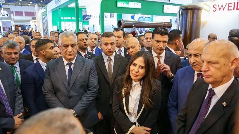 وزيرة الإسكان تتفقد أجنحة الجهات المشاركة بالمعرض الدولي لتكنولوجيا المياه IWWI 2026