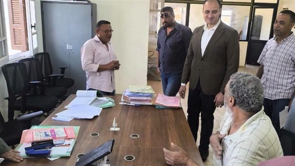 شاهد على إصدار أول ترخيص، نائب محافظ دمياط يتابع التشغيل التجريبي لمركز خدمات الوسطاني