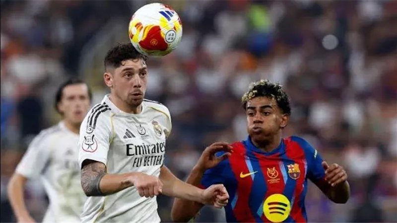 لجنة الانضباط تعاقب برشلونة بعد أحداث الكلاسيكو أمام ريال مدريد