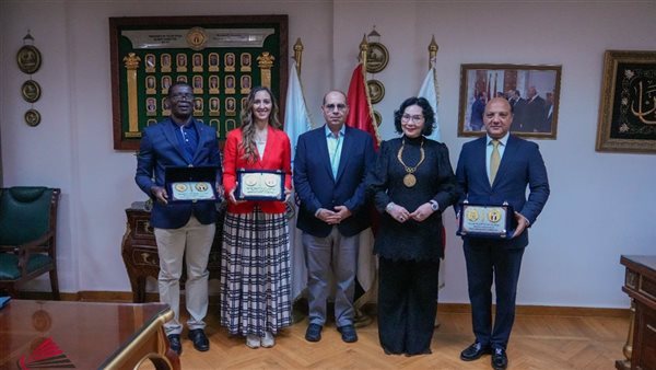ياسر إدريس يستقبل رئيسة الاتحاد الدولي للريشة الطائرة لمتابعة بطولة العالم للناشئين