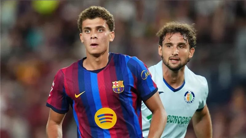 حمزة عبد الكريم يزين قائمة برشلونة في الكلاسيكو ضد ريال مدريد