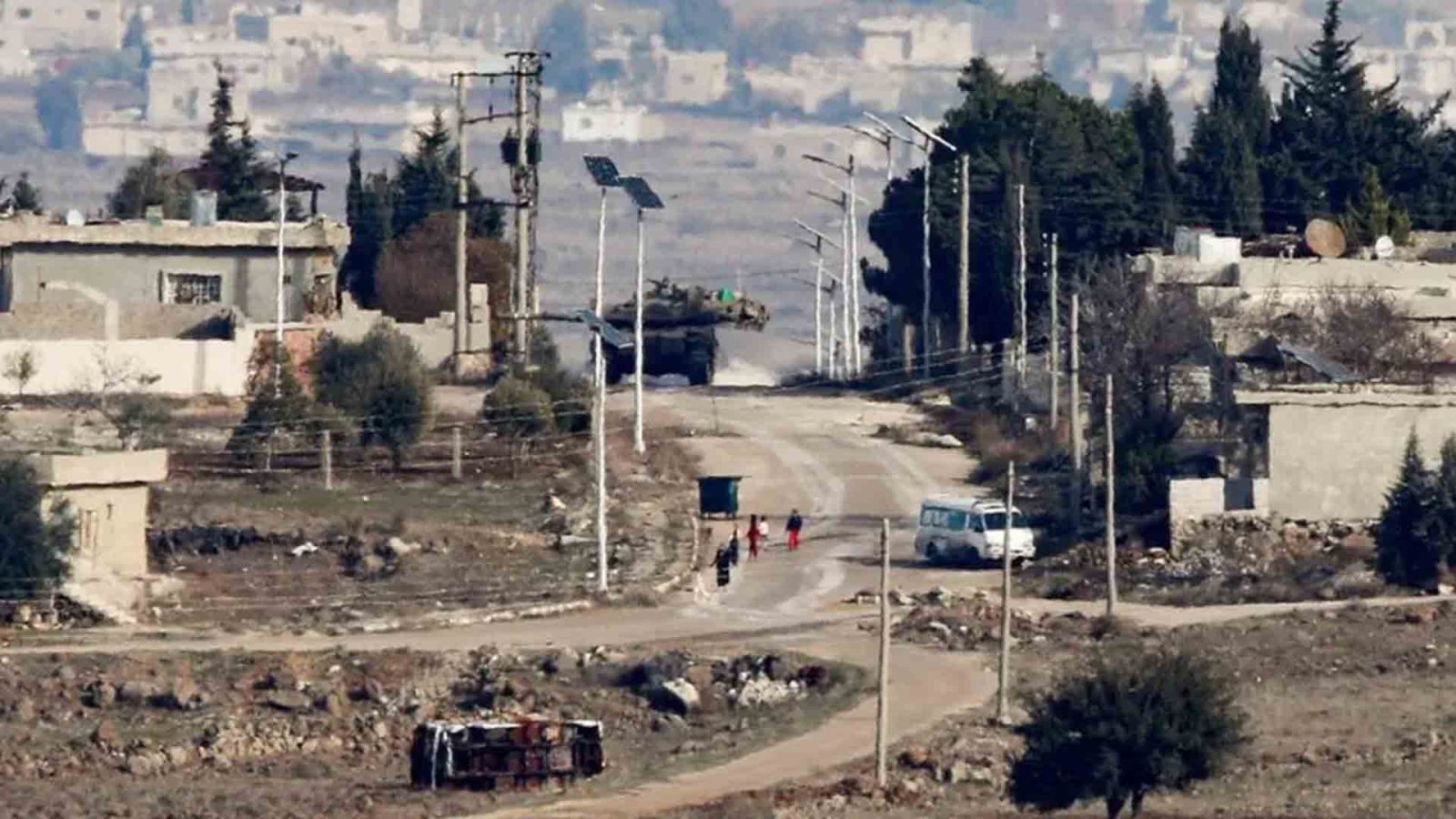 12 آلية عسكرية ودبابتان للاحتلال تتوغل في صيدا الجولان بريف القنيطرة الجنوبي