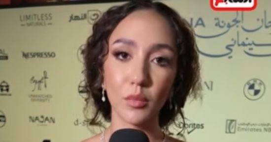 زينة أشرف عبد الباقى تشيد بركين سعد فى بومة وتكشف ما تتمنى مناقشته