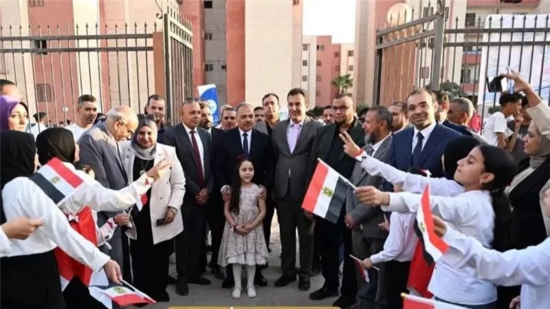 محافظ الشرقية يشهد انطلاق القافلة الطبية لدعم مرضى الأورام بالعاشر من رمضان