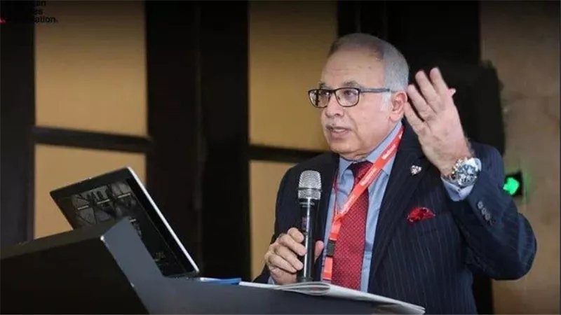 أستاذ بهارفارد ينتقد مبررات الحكومة لزيادة قبول الطلاب الوافدين بالطب بـ 70%