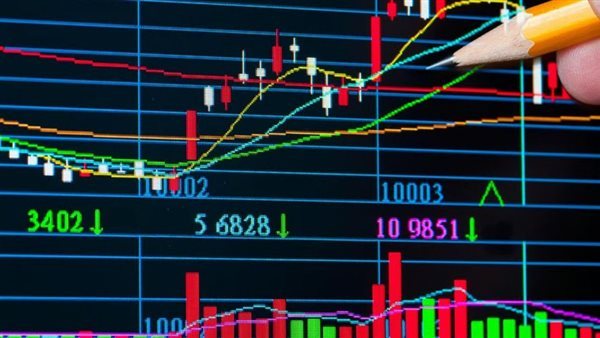 تحركات مرتقبة بالبورصة المصرية وسط رهانات على تعافي المؤشرات وتعويض الخسائر