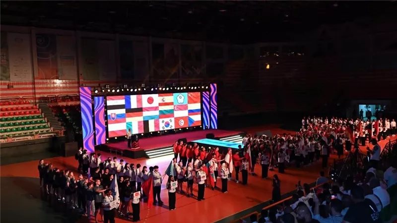 بمشاركة 20 دولة، محافظ جنوب سيناء يفتتح بطولة العالم للجامعات للسباحة بالزعانف 2026