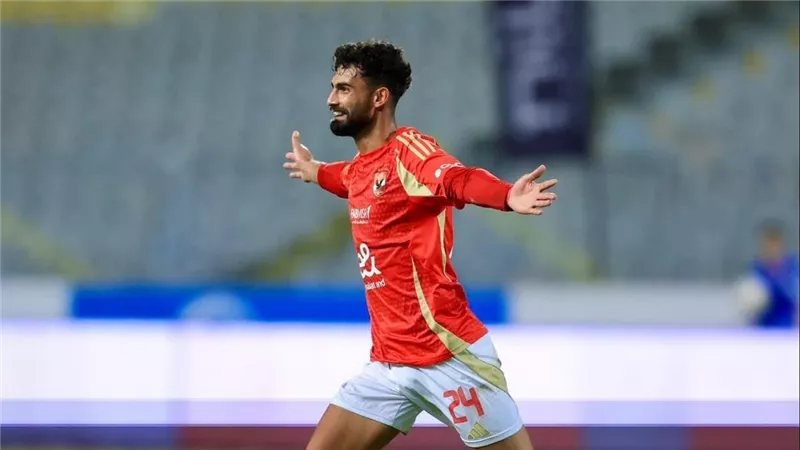 جلسة صلح، عموتة يجتمع مع لاعب الأهلي بعد استبعاده من التدريبات