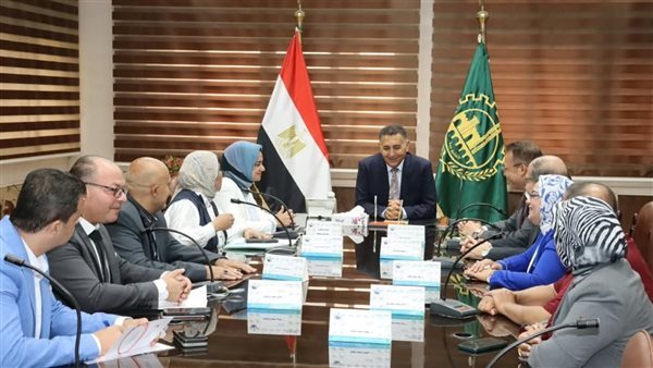 محافظ القليوبية يبحث إعادة تشغيل بنك دم الهلال الأحمر وتلافي أسباب توقفه