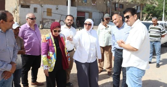 السكرتير العام بالقليوبية تتابع مشروعات الخطة الاستثمارية وملفات التقنين بالخانكة