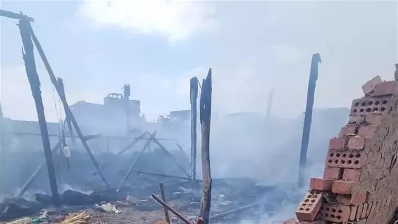 النيران التهمت مواشيه.. مواطن بالمنيا يستغيث «شقا عمري ضاع وهتحبس»