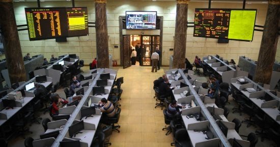 بـ38 مليون جنيه كل 60 ثانية.. المصريون يشترون أسهما بالبورصة لتعظيم أرباحهم