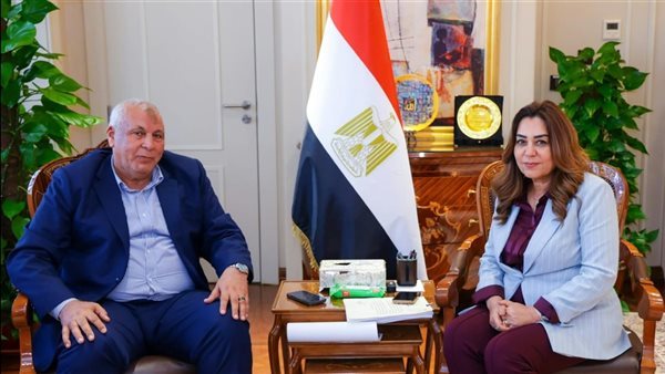 وزيرة التنمية المحلية تتابع مع محافظ مطروح موقف تنفيذ مشروعات الخطة الاستثمارية
