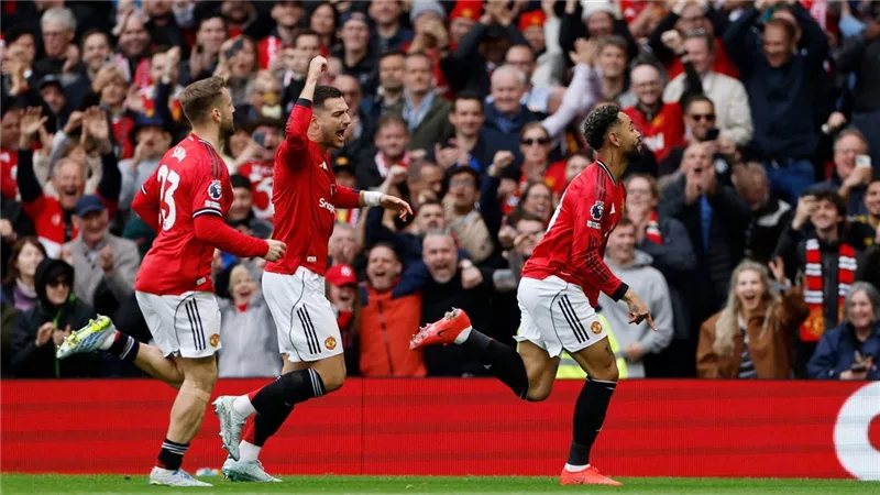 موعد مباراة مانشستر يونايتد وكومو الايطالي في دوري أبطال أوروبا، والقناة الناقلة