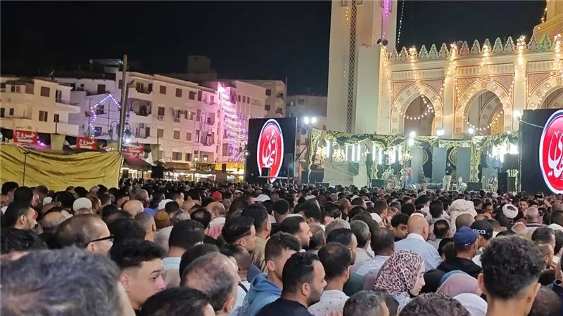 المئات يترقبون ظهور الشيخ ياسين التهامي في الليلة الختامية لمولد السيد البدوي بطنطا